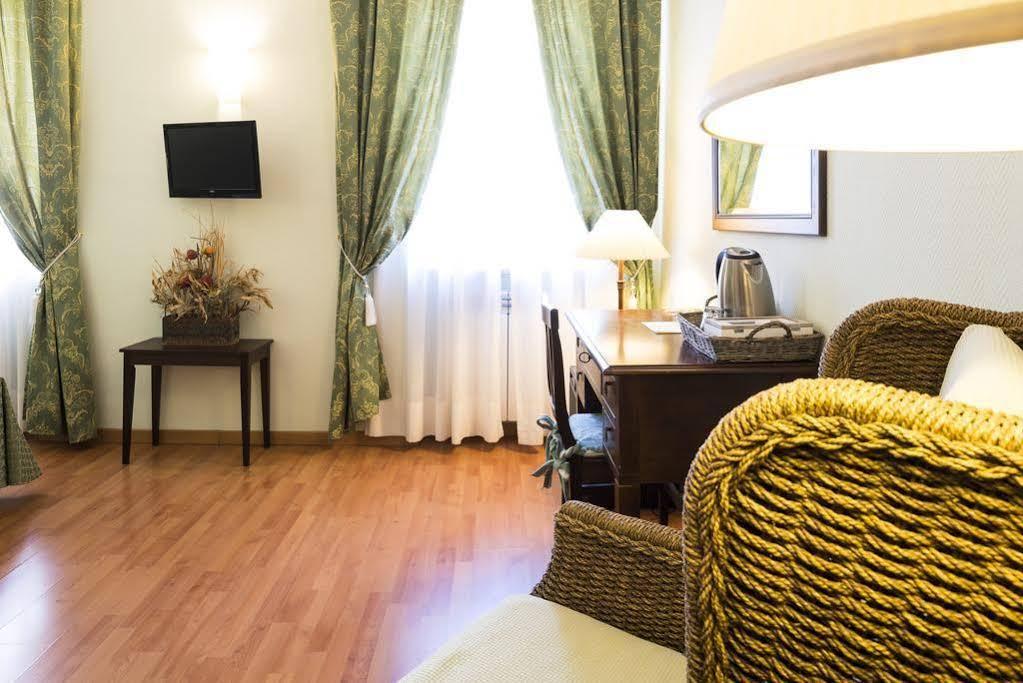 Hotel Lauri Мачерата Экстерьер фото