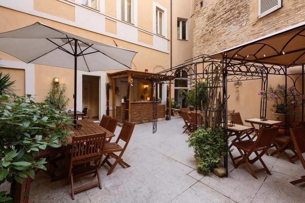 Hotel Lauri Мачерата Экстерьер фото